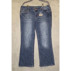 Maurices jeans Women's Blue Distressed Stretch Bootcut 11/12 Short NWT